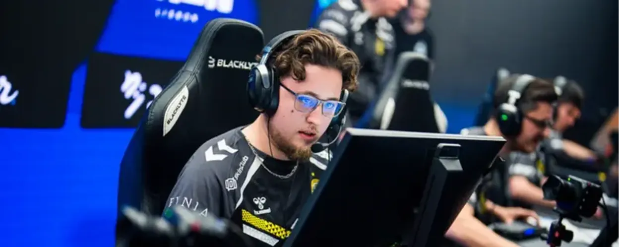 线下电竞对决：EliGE与Twistzz战术运用与个人风格对比